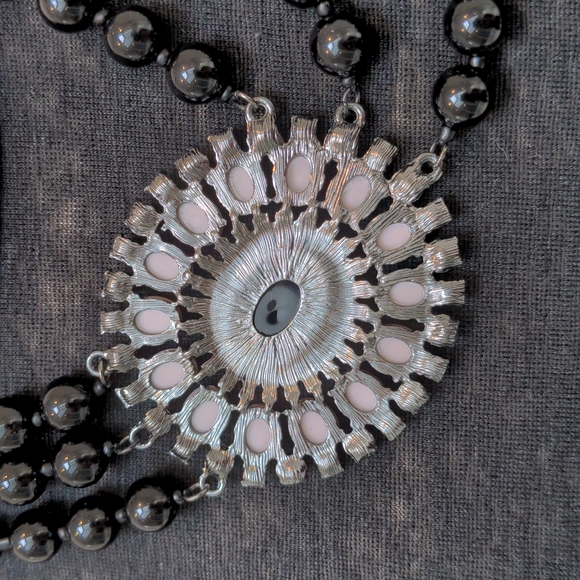 Statement necklace pale purple mauve & crystals pendant with black beads - Picture 4 of 4